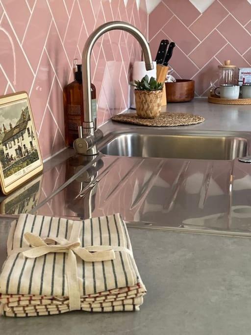 לונדון Beautiful And Spacious Flat מראה חיצוני תמונה