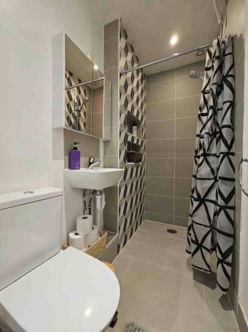 לונדון Beautiful And Spacious Flat מראה חיצוני תמונה