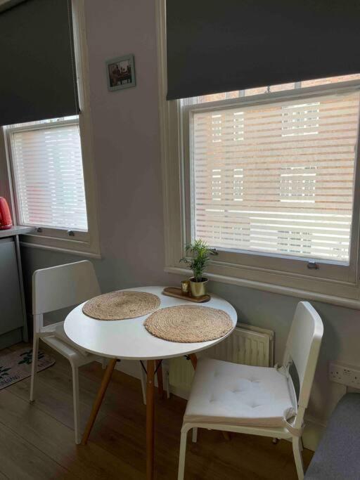 לונדון Beautiful And Spacious Flat מראה חיצוני תמונה
