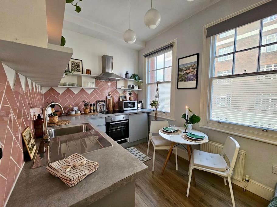 לונדון Beautiful And Spacious Flat מראה חיצוני תמונה